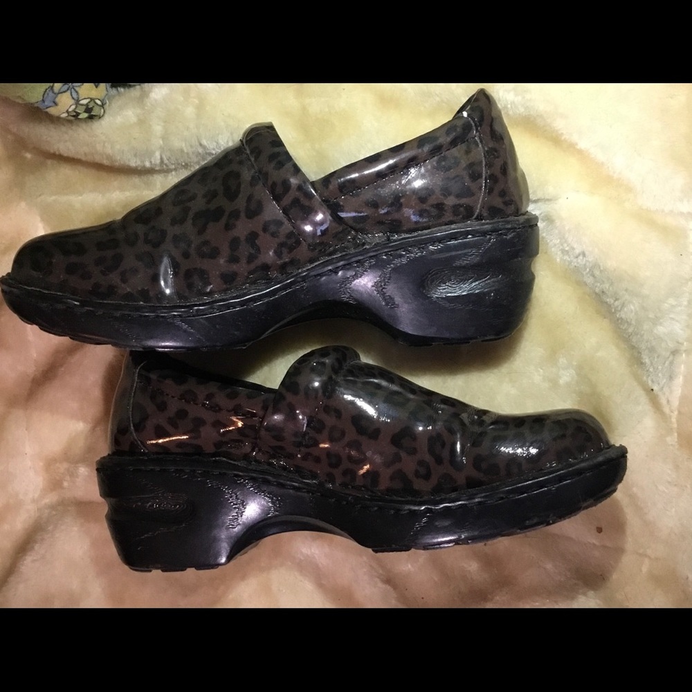 Cheetah print dark brown clog shoes